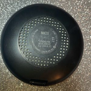 MAC studio fix powder NW20